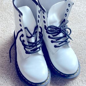 Dr Martens women’s size 6 boots